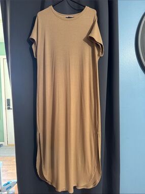 Time and Tru Tan Ribbed Short Sleeve Midi Dress